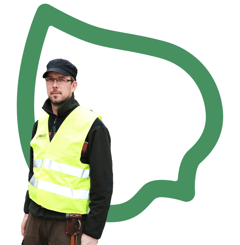 Mitarbeiter in Warnweste und Arbeitskleidung mit Werkzeuggürtel vor grünem Blatt-Symbol